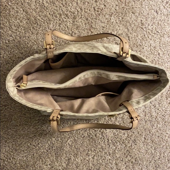 Michael Kors purse - Picture 2 of 3